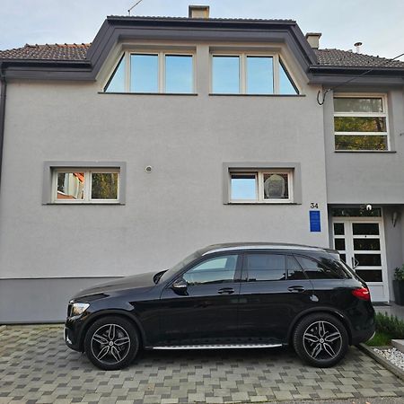 Apartments Battistutti - Free Private Parking Zagreb Extérieur photo