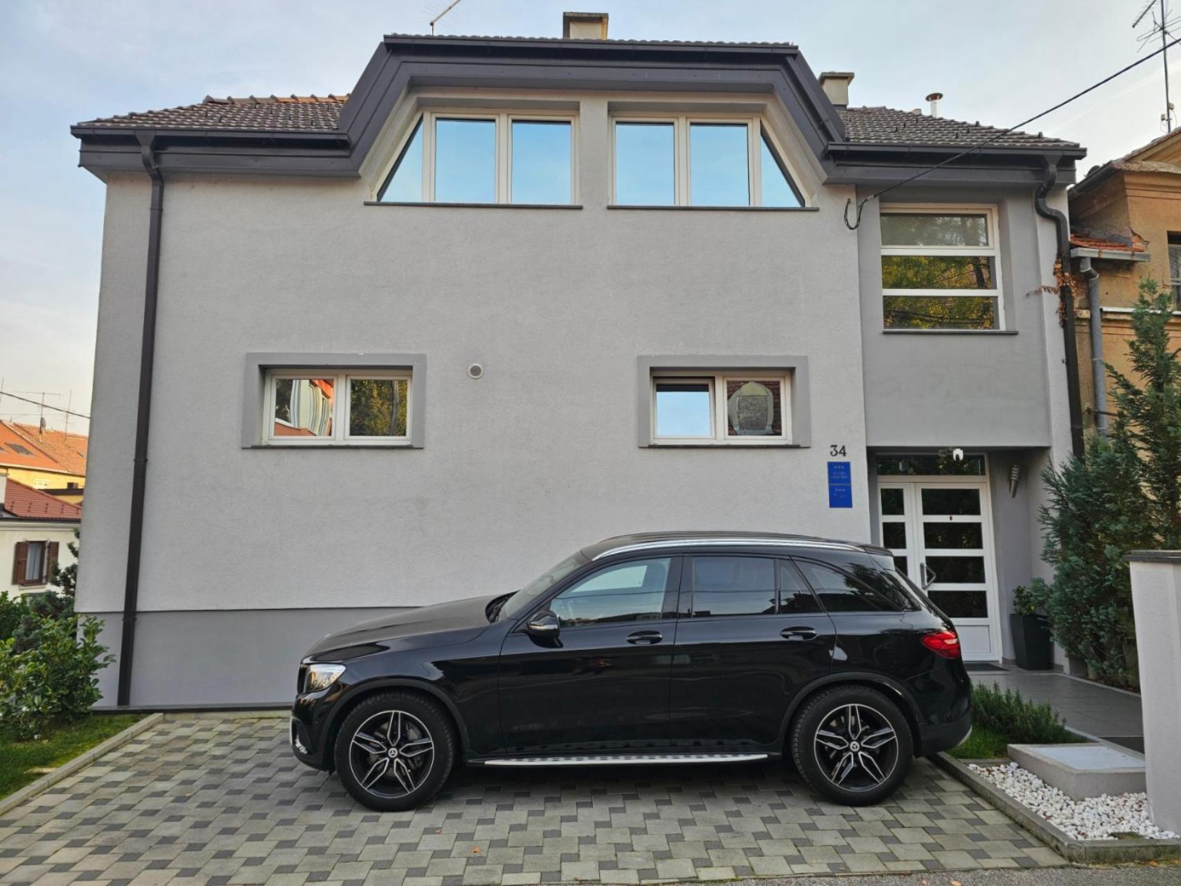 Apartments Battistutti - Free Private Parking Zagreb Extérieur photo